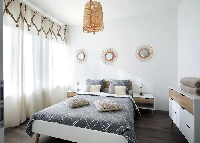 L\'instant T 4* Balnéo, Sauna et Parking Privé